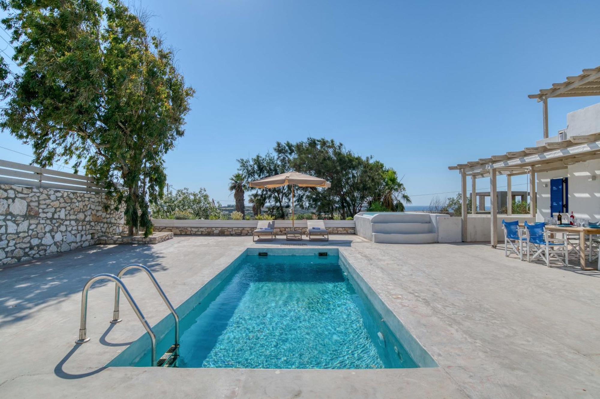 Paradisia Private Swimming Pool And Jacuzzi