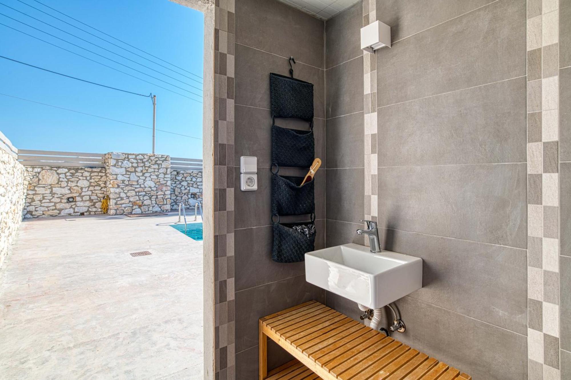 Paradisia Private Swimming Pool And Jacuzzi *